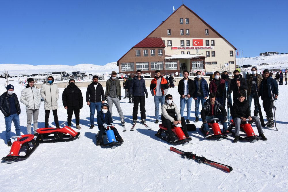 GENÇLER, HESAREK`TE EĞLENDİ