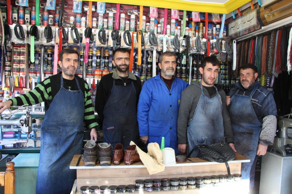 16 METREKAREDE 6 KİŞİ GEÇİNİYOR!