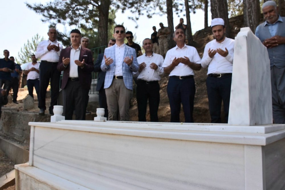 ŞEHİTLER İÇİN DUA ETTİLER