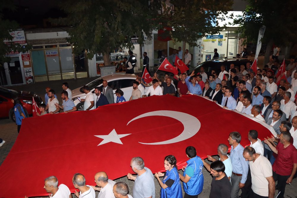 GENÇ TEK YÜREK OLDU