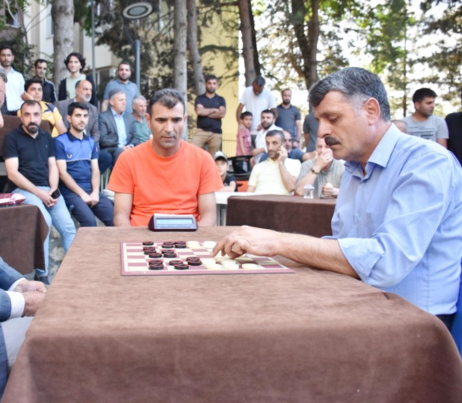 DAMA ŞAMPİYONU ATAN`A ÖZEL DAVET