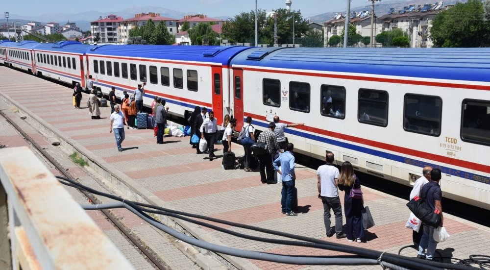 TREN YOLCULUĞUNA RAĞBET ARTTI