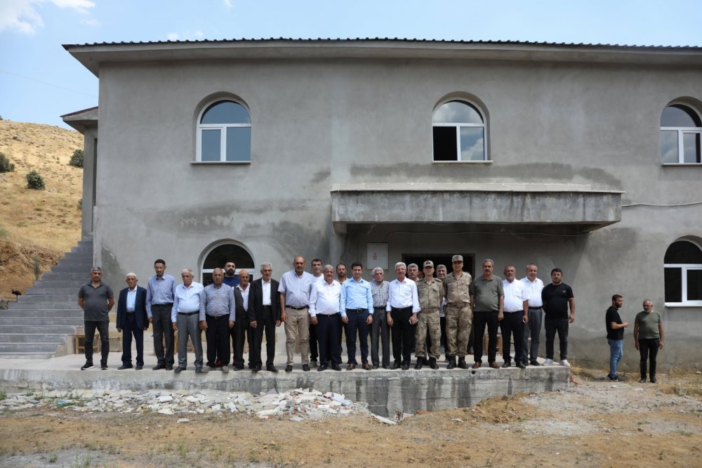 KAYMAKAM GÜZEL, KÖYLÜLERLE BULUŞTU