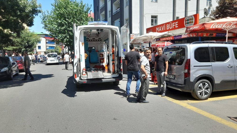 BİNGÖL.DE BIÇAKLI SALDIRI ÇOK SAYIDA YARALI VAR