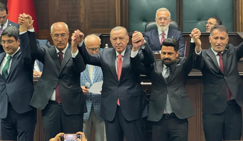 İYİ PARTİ`DEN İSTİFA EDİP AK PARTİYE KATILDI