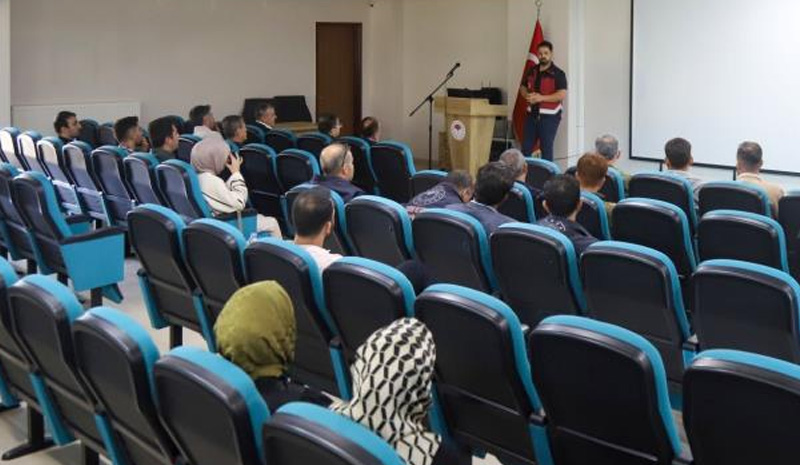 BİNGÖL İL TARIM ORMAN MÜDÜRLÜĞÜ ÇİFTÇİLERİ BİLGİLENDİRDİ