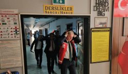 OKULLARDA EŞ ZAMANLI DEPREM TATBİKATI YAPILDI