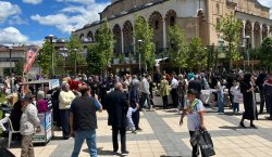 BİNGÖL KENT MEYDANIN`DA EFRAYİM BEBEK İÇİN KERMES DÜZENLEMDİ